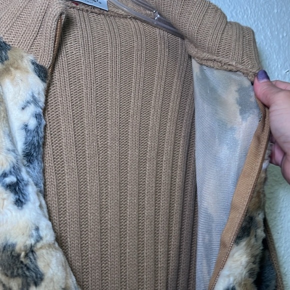 Sarah Allison‘s Italian wool blend zip front sweater - Picture 4 of 6